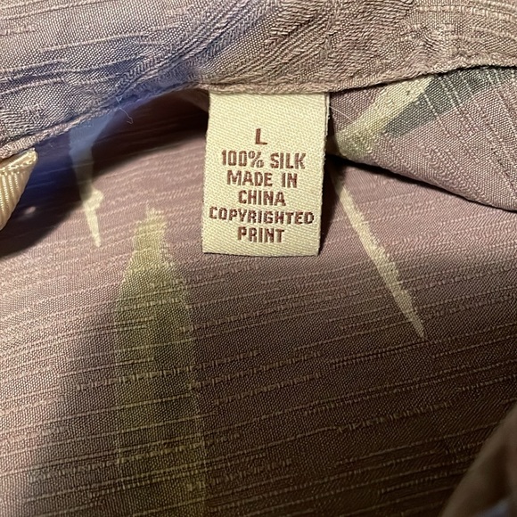 Tommy Bahama Short Sleeve Silk Camp Shirt size Large.  Brown print - Picture 6 of 7